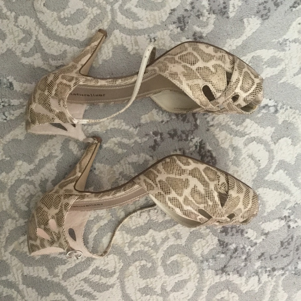 Naturalizer Snake Print Heels!! - Picture 5 of 7